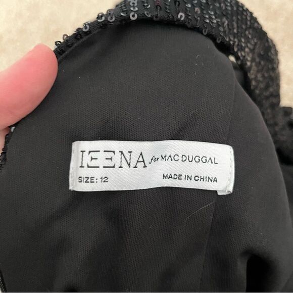 Macduggal gown - Picture 3 of 7